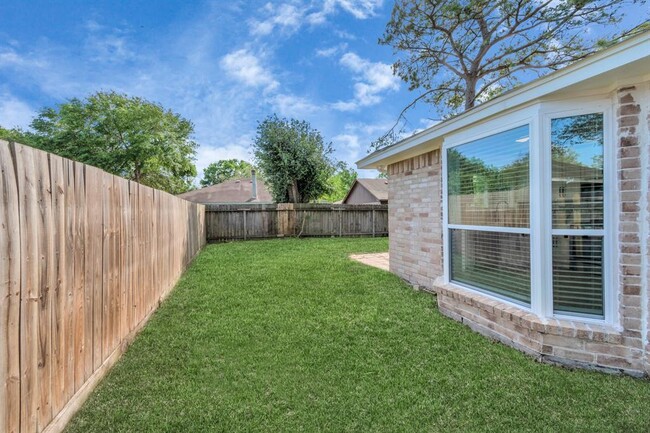 Building Photo - 10051 Green Valley Ln