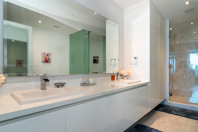 Building Photo - 701 N Fort Lauderdale Beach Blvd