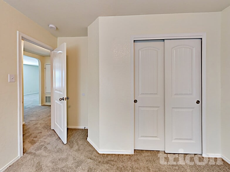 Building Photo - 2102 York Bend