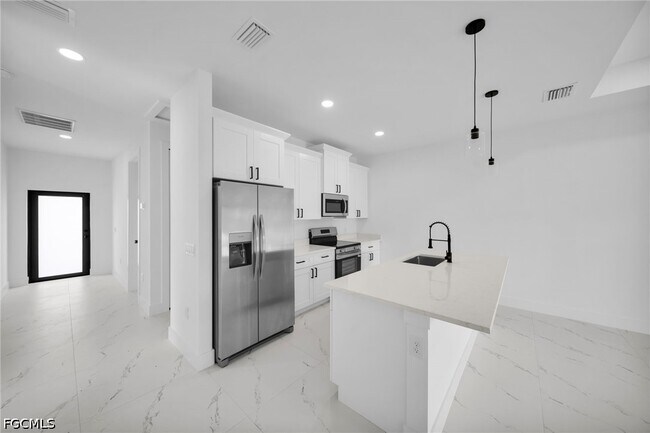 Building Photo - 4987 Fairway Ct