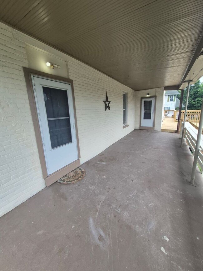 Building Photo - 143 Kenton St