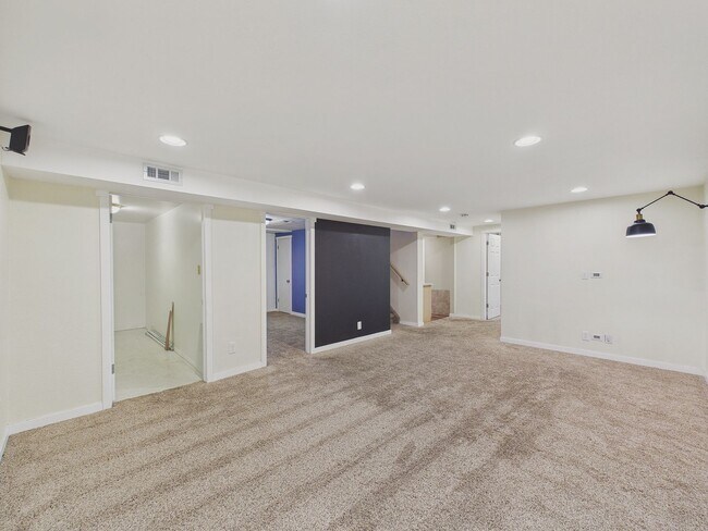 Building Photo - Gorgeous home in Westminster!