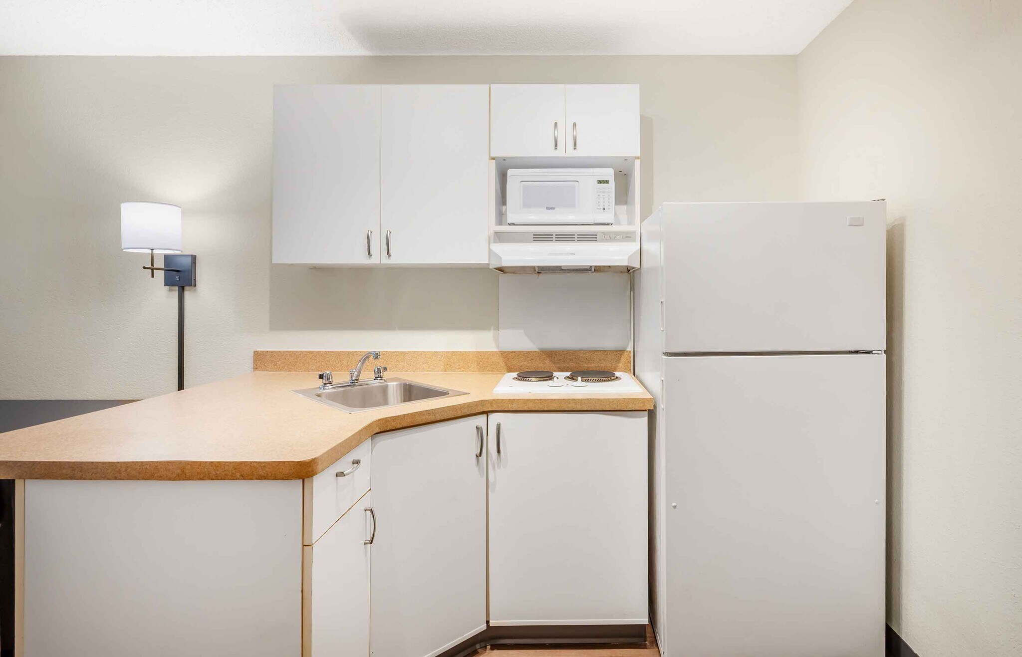 Building Photo - Furnished Studio-Tampa - Airport - Spruce Street