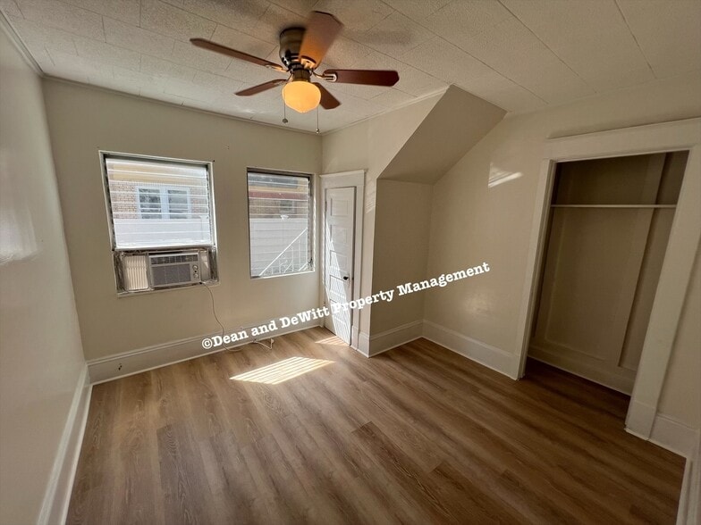 Building Photo - 2 Bed/1 Bath - Unit 1