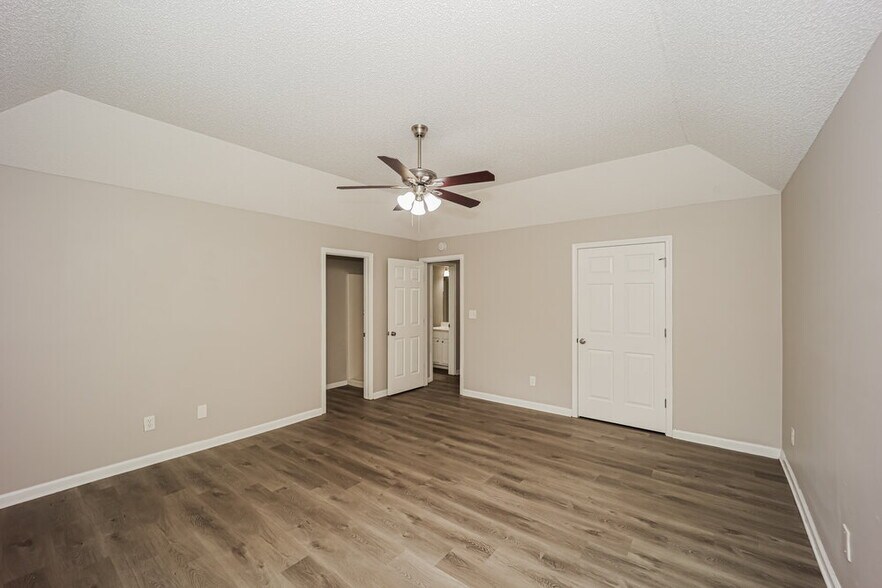 Building Photo - 426 Pecan Wood Cir
