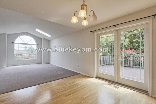 Building Photo - 4 Bed, 2 Bath Home on a Cul-de-sac in Lake...