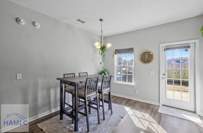 Building Photo - 158 Courage Wy