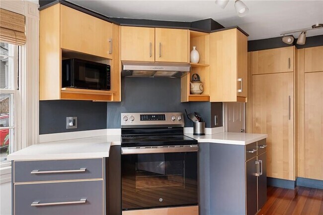 Building Photo - 5 Cushing St