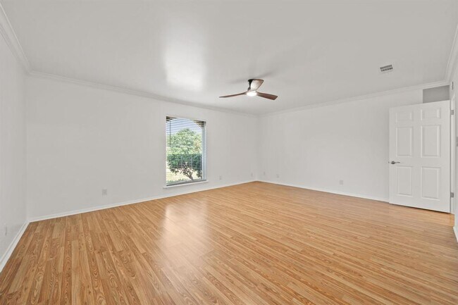 Building Photo - 1813 Parker Ln