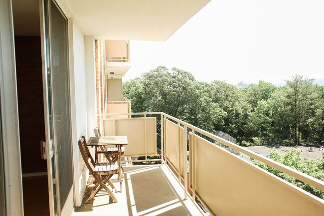 Building Photo - 1 Bedroom at 1800 JPA