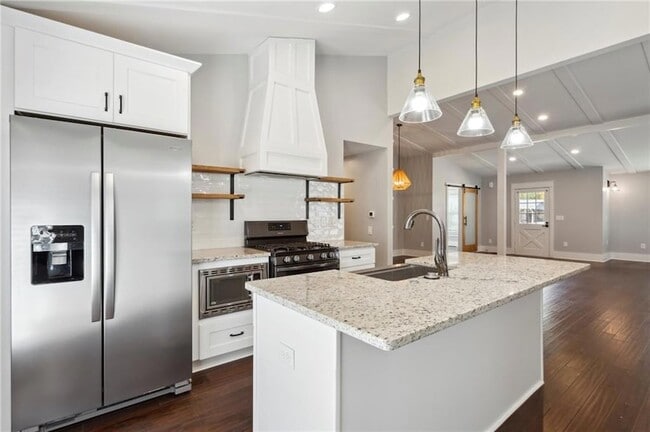 Building Photo - 3258 Highland Dr SE