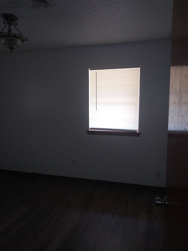 Building Photo - 4720 Spiva Dr