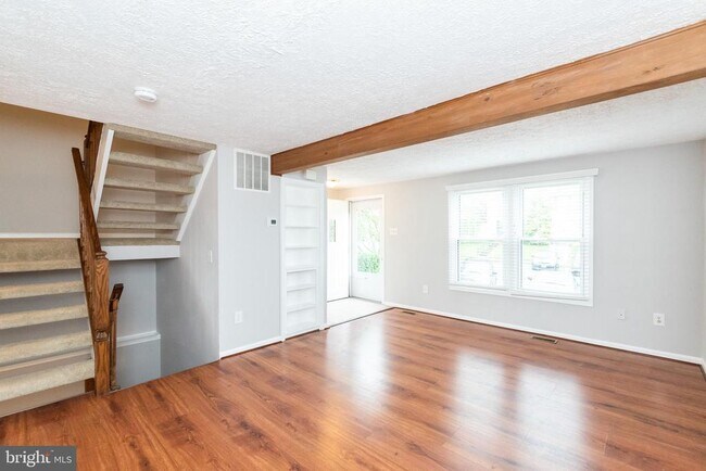 Building Photo - 3348 Raccoon Ct