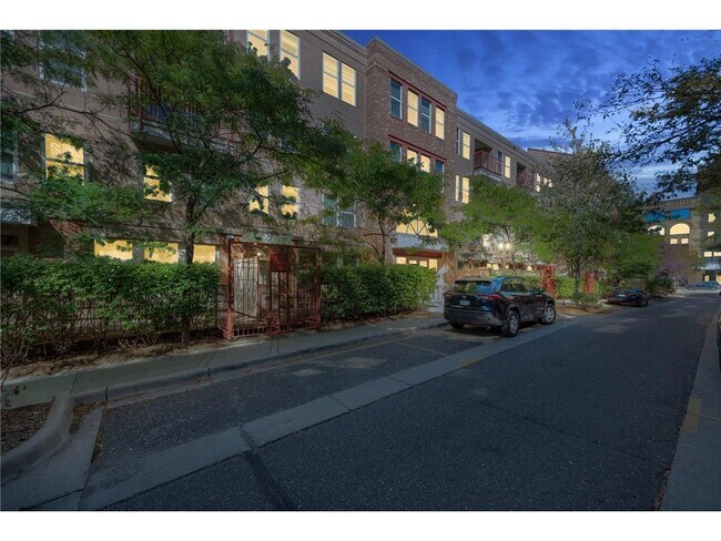 Building Photo - 660 N 2nd St