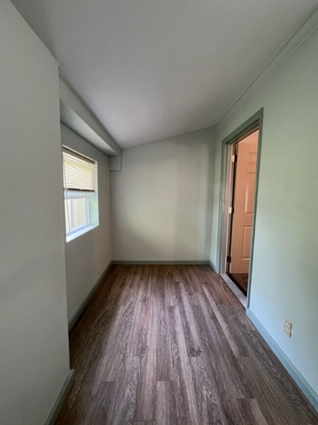 Building Photo - 2 Bed House -  Charm, Privacy, Storage and Convenience