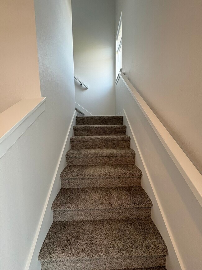 Building Photo - 216 Nw Waverly Dr