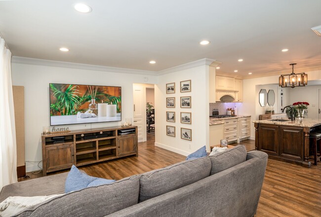 Building Photo - Gorgeous Remodeled 3 Bed 2 Bath Fullerton ...