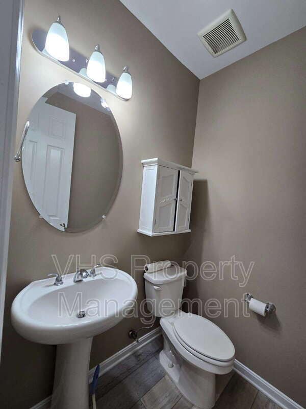 Building Photo - 721 Electric Ave