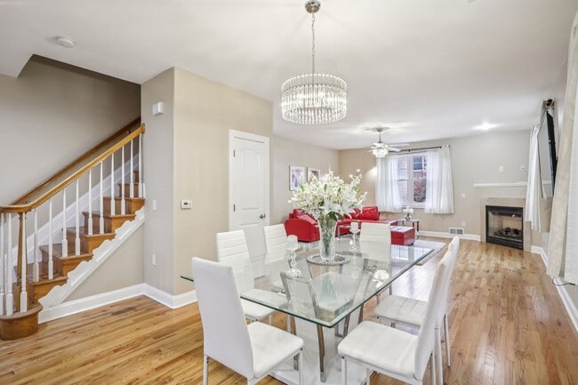 Building Photo - Fully Furnished Townhome for Rent – NO LEASING FEE