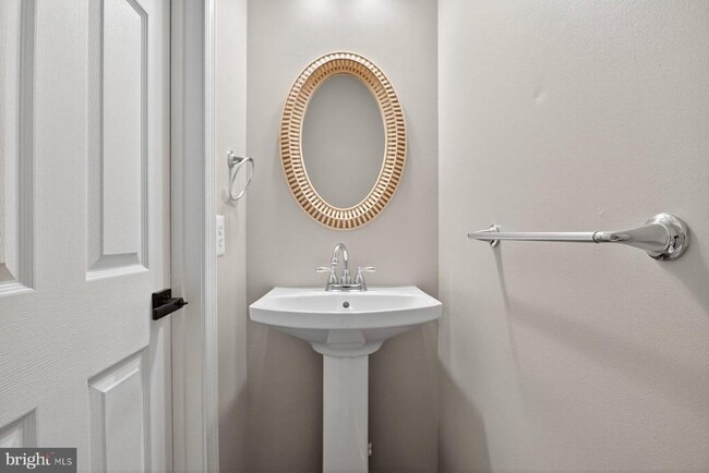 Building Photo - 7047 Water Oak Rd