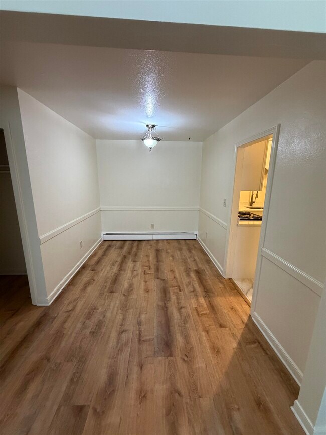 Building Photo - 4 Brook Rd