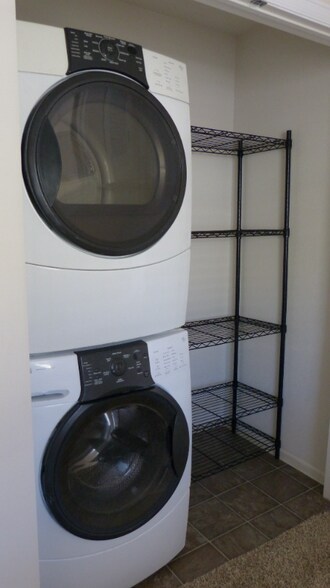 Building Photo - 2484 St Paul Dr