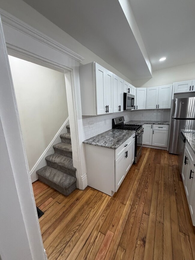 Building Photo - 415 Hanford St