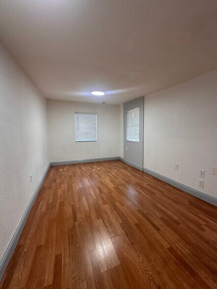 Building Photo - 633 Springs Rd