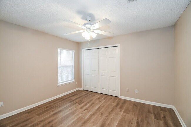 Building Photo - 9135 Prosperity Lake Dr