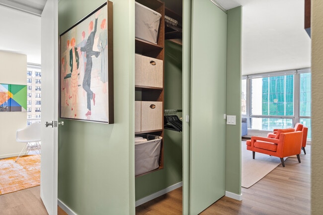 Building Photo - 340 W Diversey Pkwy