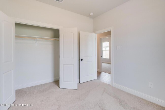 Building Photo - 15234 High Point Dr