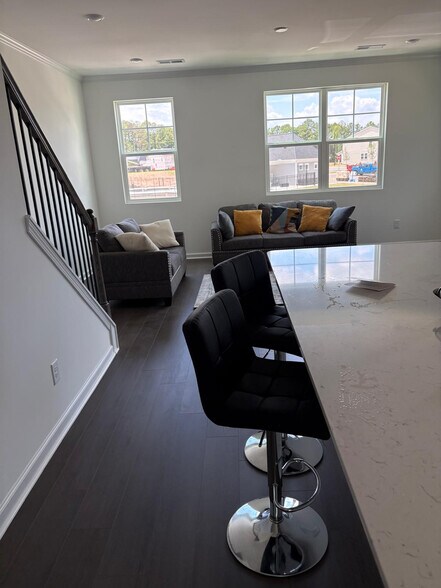 Building Photo - Room in Townhome on Gypsum Dr