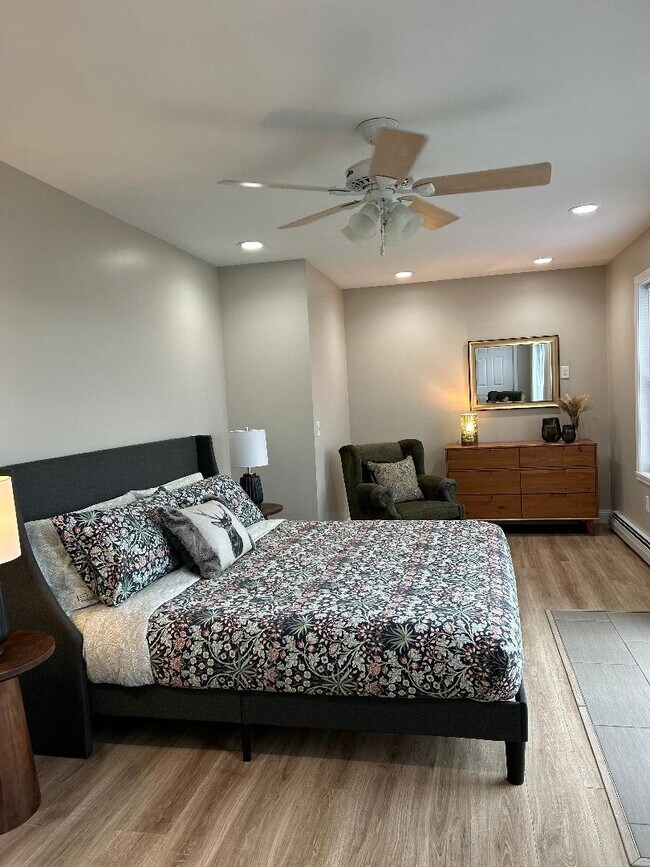 Building Photo - 55 Suncrest Terrace