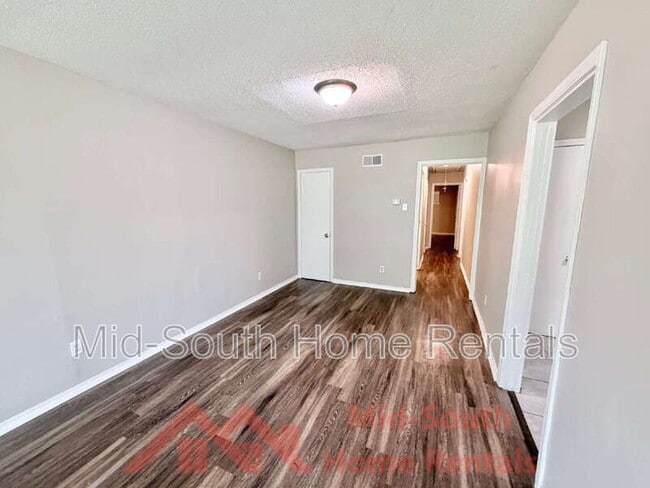 Building Photo - 4077 Forest View Dr