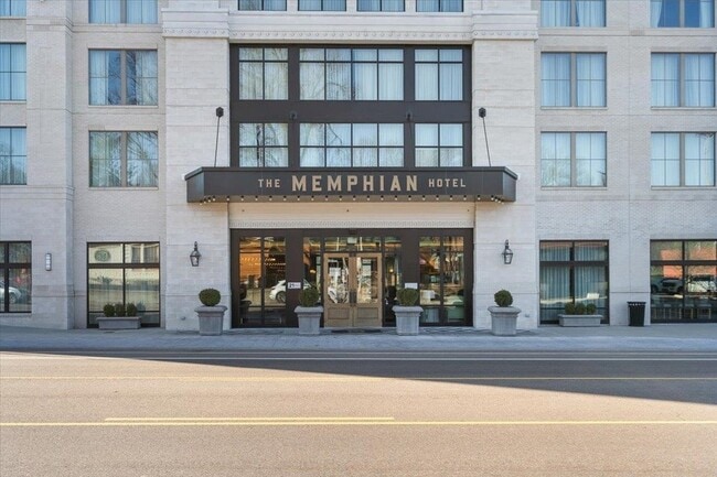 Building Photo - 2046 Courtland Pl