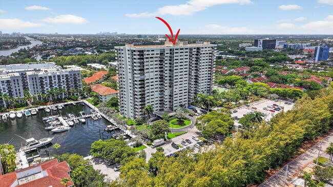 Building Photo - 3200 Port Royale Dr N