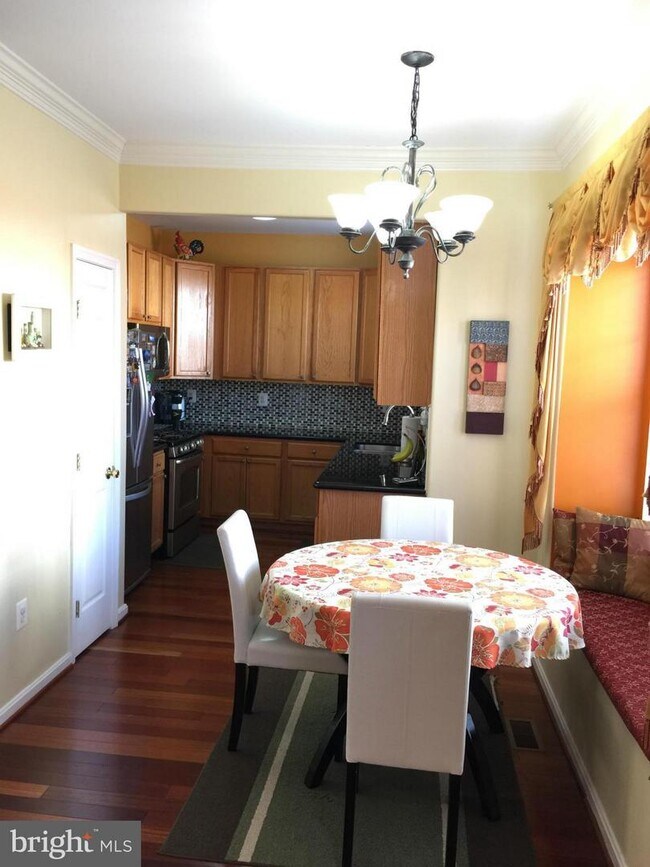 Building Photo - 22572 Maison Carree Square