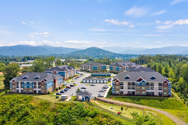 Building Photo - Hawthorne at Weaverville
