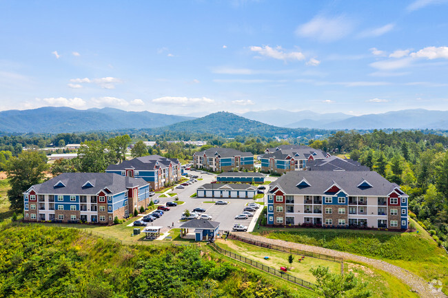 Building Photo - Hawthorne at Weaverville