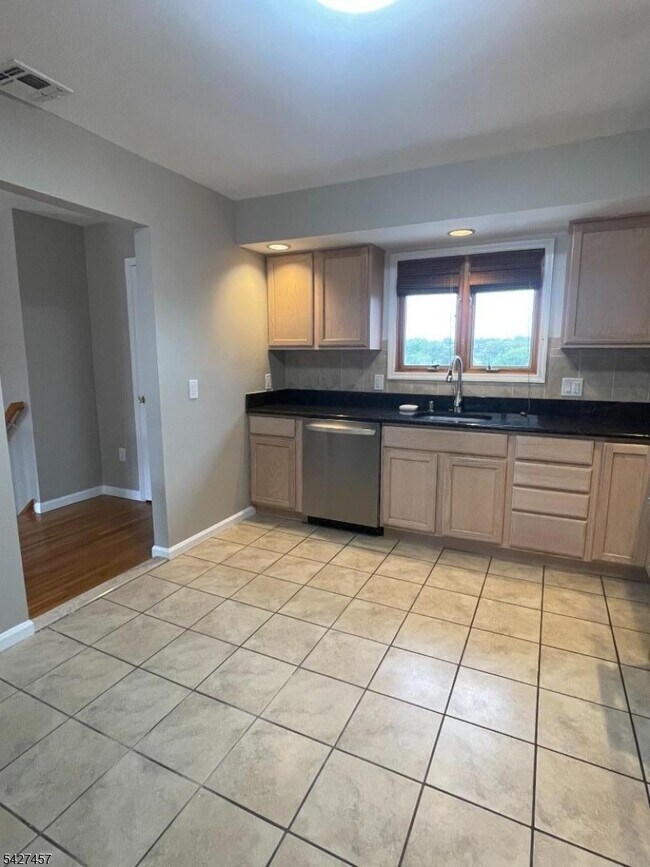 Building Photo - 254 Crystal St