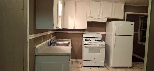Building Photo - 4701 Lynch Dr
