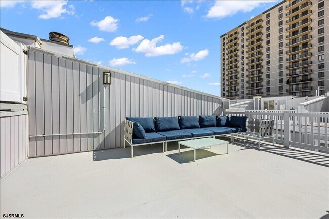 Building Photo - 9616 Pacific Ave