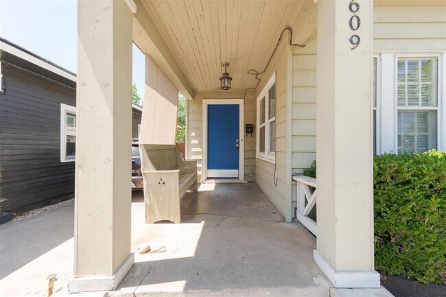Building Photo - 2609 N Shartel Ave