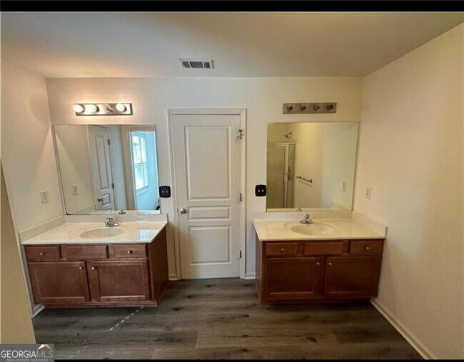Building Photo - 6125 Crested Moss Dr