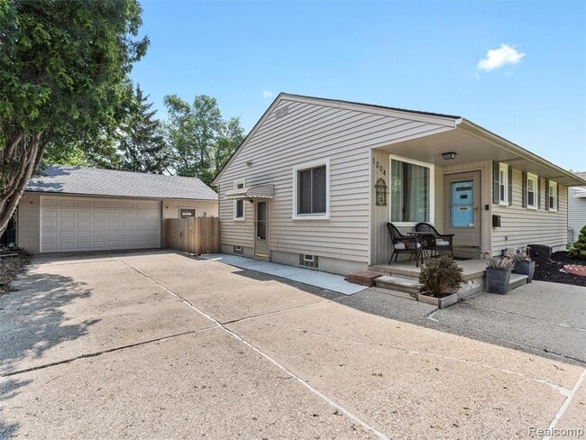 Building Photo - 1304 Grove Ave