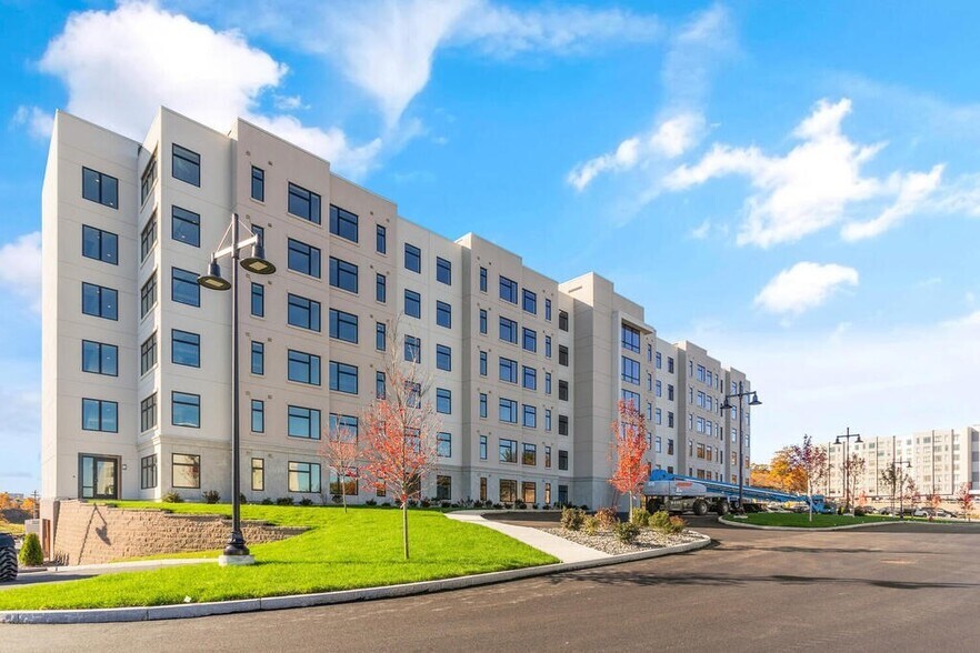 Building Photo - 26 Collins Ave