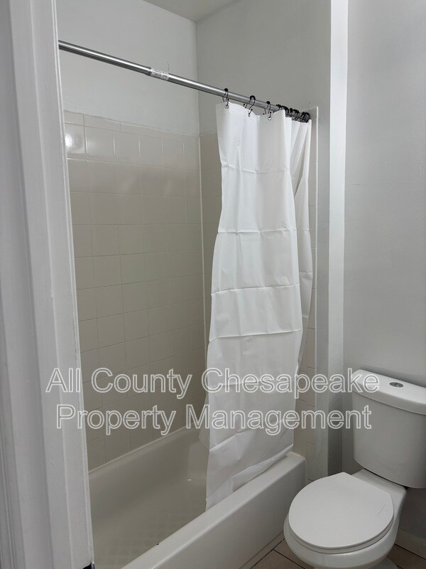 Building Photo - 2023 W Lanvale St