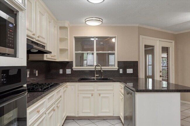 Building Photo - 14151 Buckingham Ln