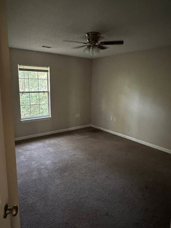 Building Photo - 216 S Mulberry St