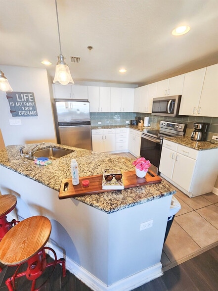 Building Photo - 11832 Front Beach Rd